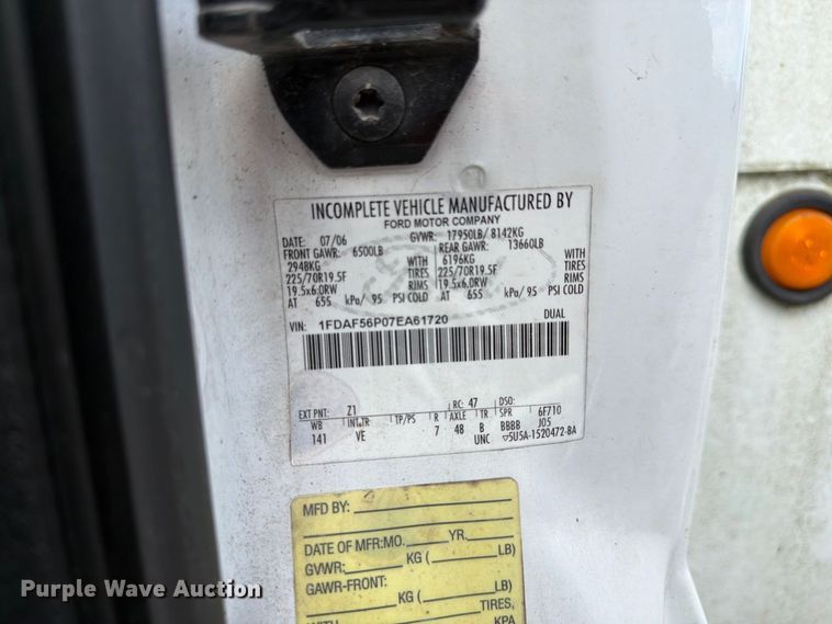image for item DV7328 2007 Ford F550 bucket truck