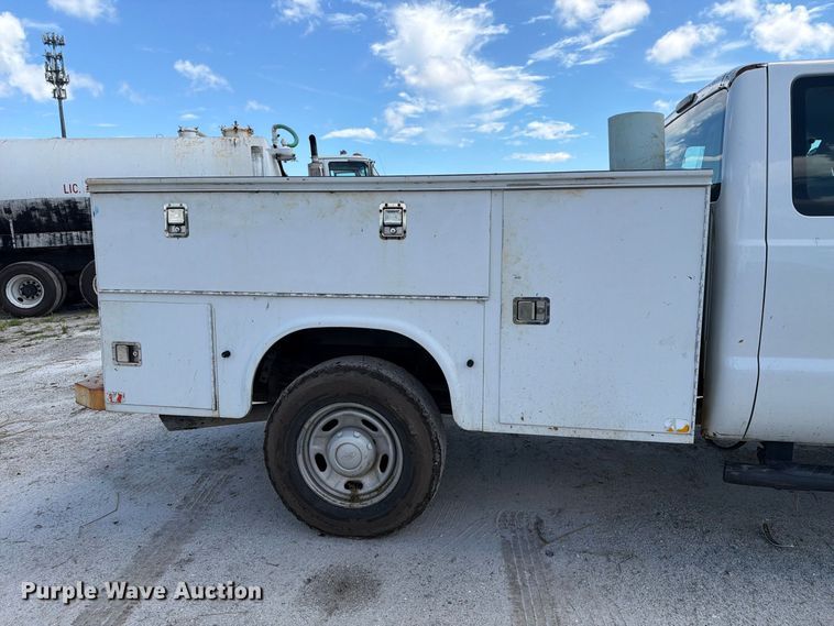 image for item DV7330 2015 Ford F250 Super Duty Ext. Cab utility bed pickup truck