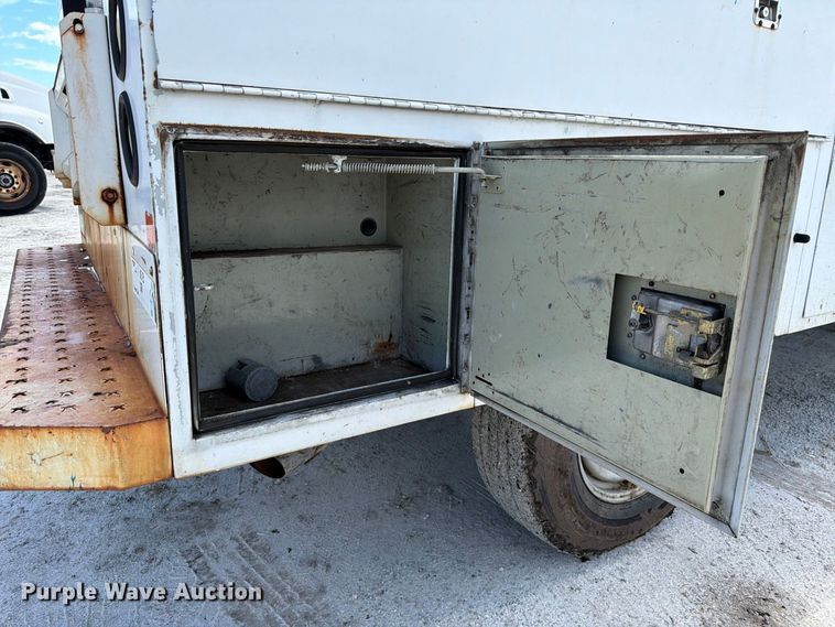 image for item DV7330 2015 Ford F250 Super Duty Ext. Cab utility bed pickup truck