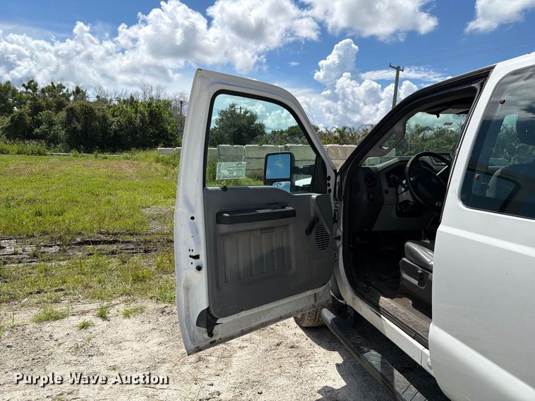 image for item DV7330 2015 Ford F250 Super Duty Ext. Cab utility bed pickup truck