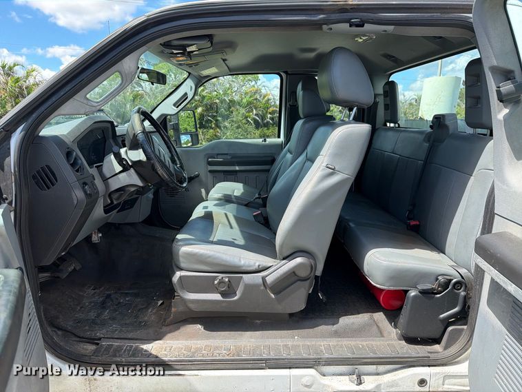 image for item DV7330 2015 Ford F250 Super Duty Ext. Cab utility bed pickup truck