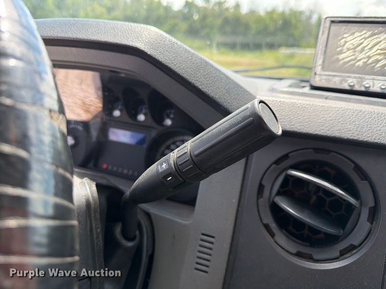 image for item DV7330 2015 Ford F250 Super Duty Ext. Cab utility bed pickup truck