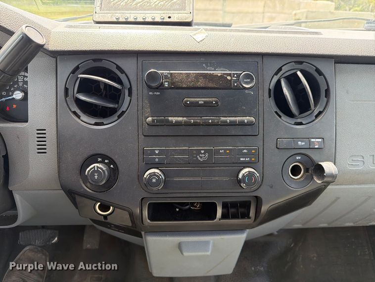 image for item DV7330 2015 Ford F250 Super Duty Ext. Cab utility bed pickup truck