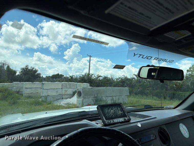 image for item DV7330 2015 Ford F250 Super Duty Ext. Cab utility bed pickup truck
