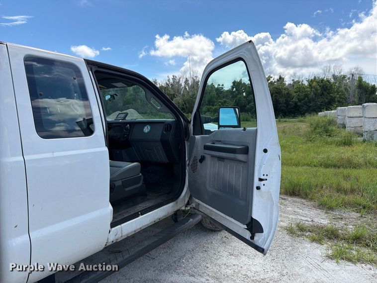 image for item DV7330 2015 Ford F250 Super Duty Ext. Cab utility bed pickup truck