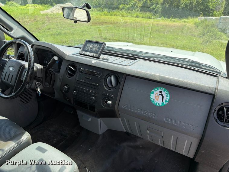 image for item DV7330 2015 Ford F250 Super Duty Ext. Cab utility bed pickup truck