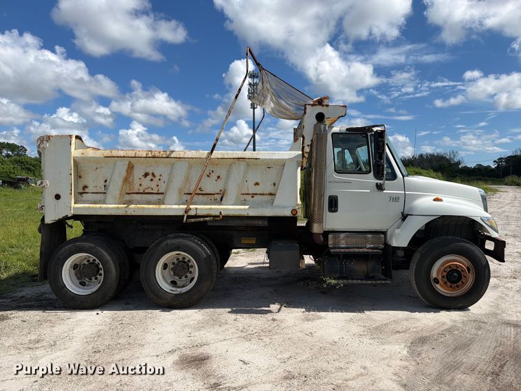 image for item DV7331 2004 International 7400 dump truck