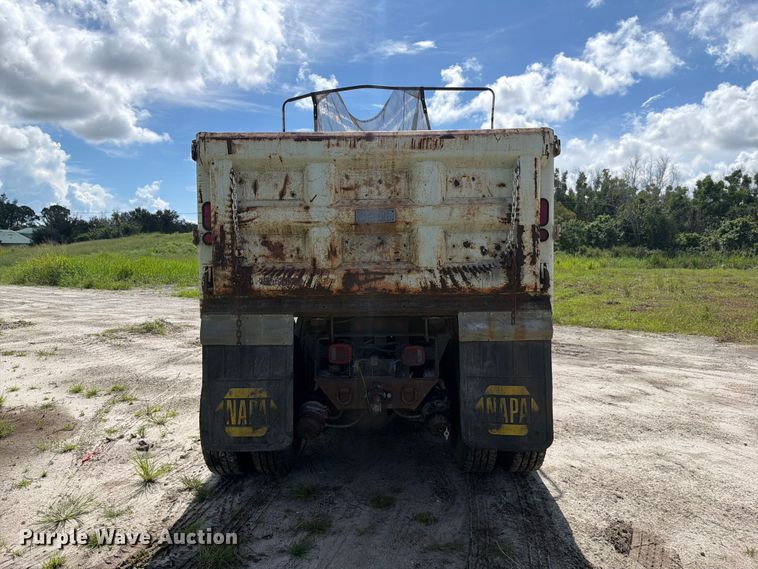 image for item DV7331 2004 International 7400 dump truck