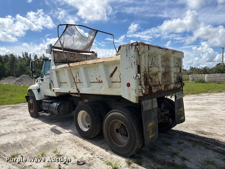 image for item DV7331 2004 International 7400 dump truck