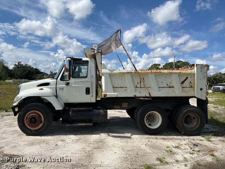 image for item DV7331 2004 International 7400 dump truck