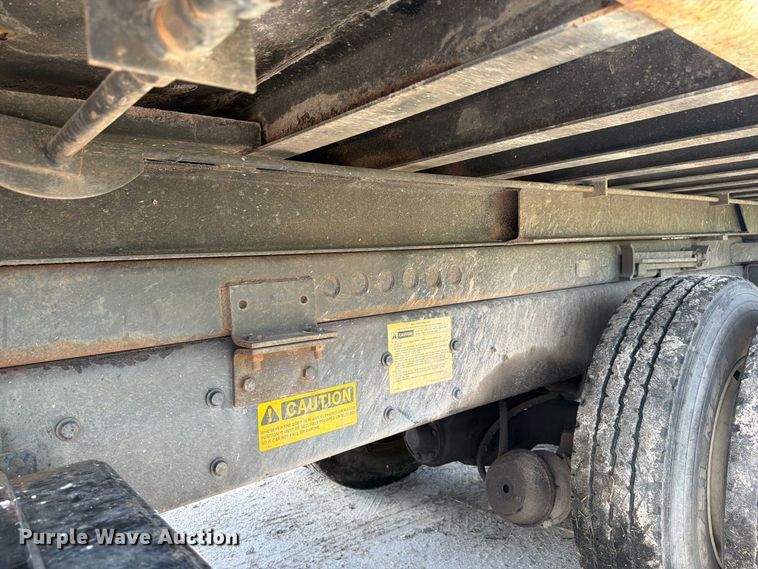 image for item DV7331 2004 International 7400 dump truck