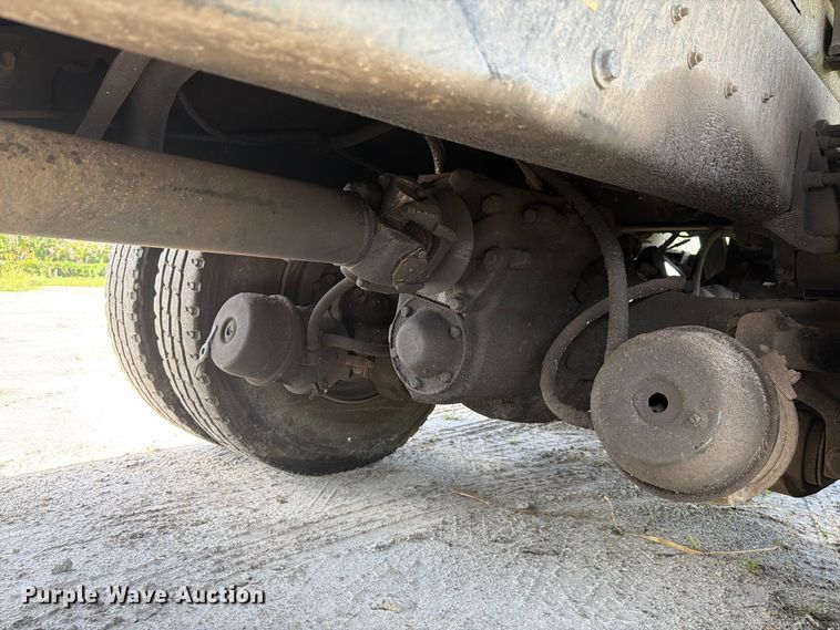 image for item DV7331 2004 International 7400 dump truck