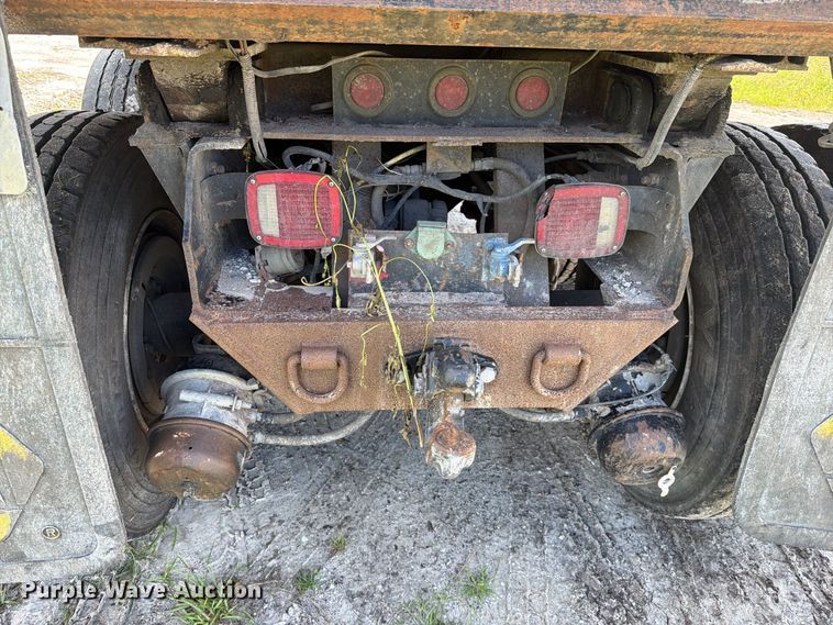 image for item DV7331 2004 International 7400 dump truck