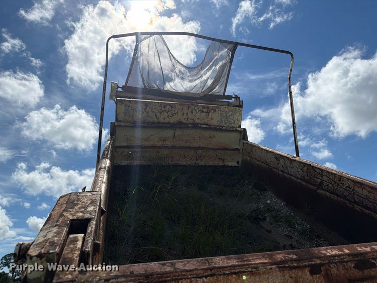 image for item DV7331 2004 International 7400 dump truck