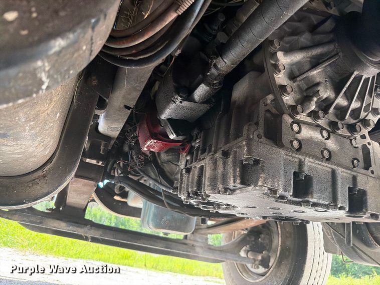 image for item DV7331 2004 International 7400 dump truck