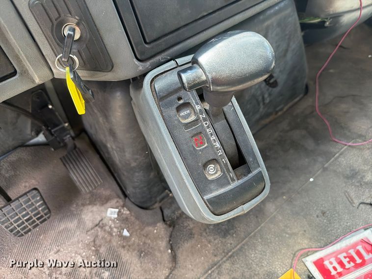 image for item DV7331 2004 International 7400 dump truck