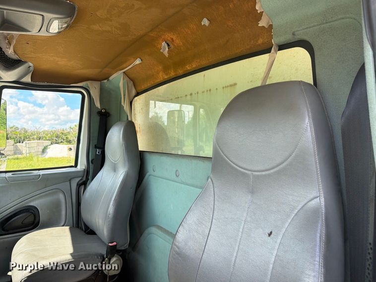 image for item DV7331 2004 International 7400 dump truck