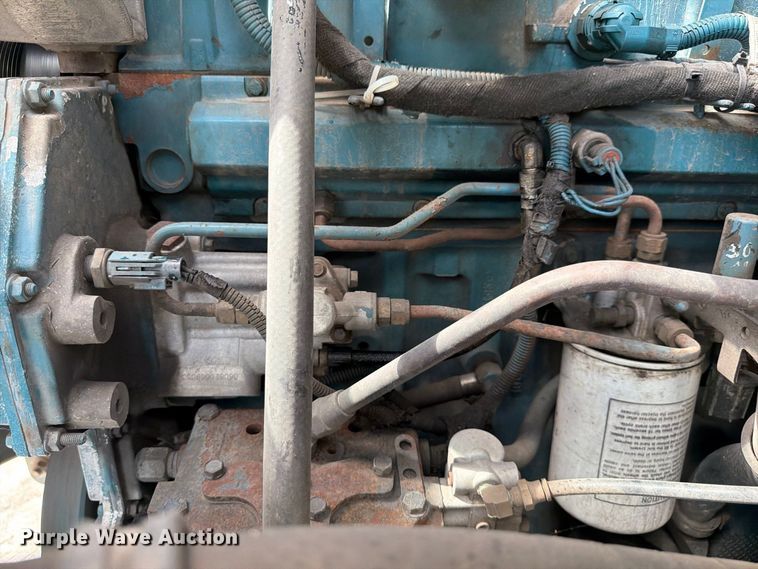 image for item DV7331 2004 International 7400 dump truck