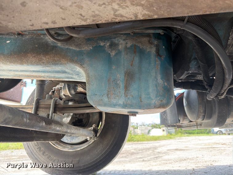 image for item DV7331 2004 International 7400 dump truck