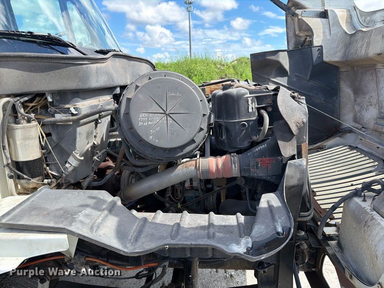 image for item DV7331 2004 International 7400 dump truck