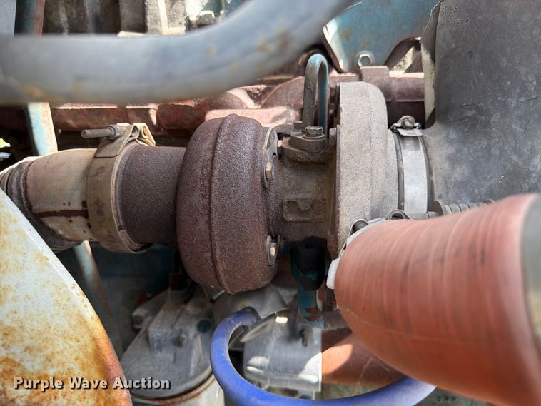 image for item DV7331 2004 International 7400 dump truck