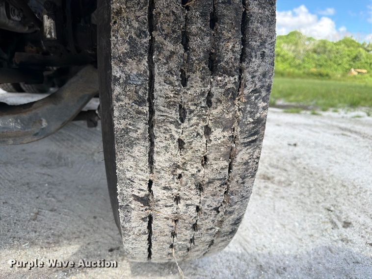 image for item DV7331 2004 International 7400 dump truck