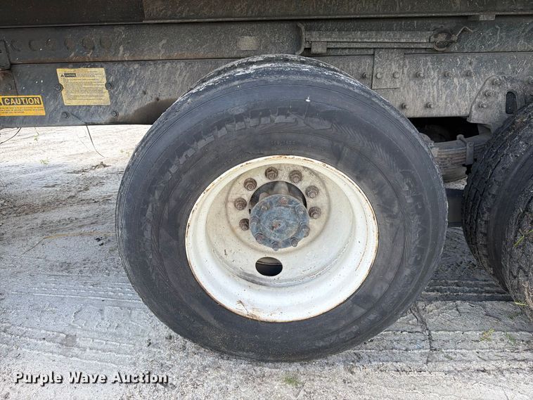 image for item DV7331 2004 International 7400 dump truck