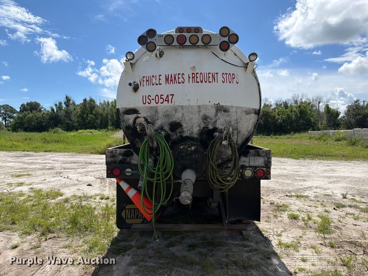 image for item DV7332 2004 Sterling Truck L9500 Series vacuum truck