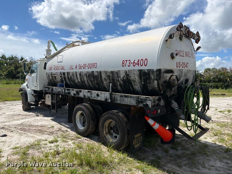 image for item DV7332 2004 Sterling Truck L9500 Series vacuum truck