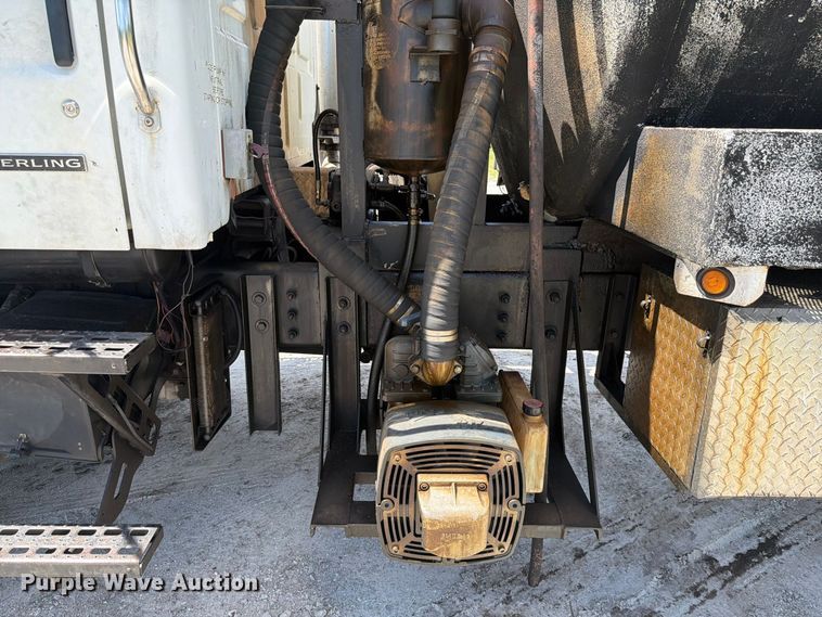 image for item DV7332 2004 Sterling Truck L9500 Series vacuum truck