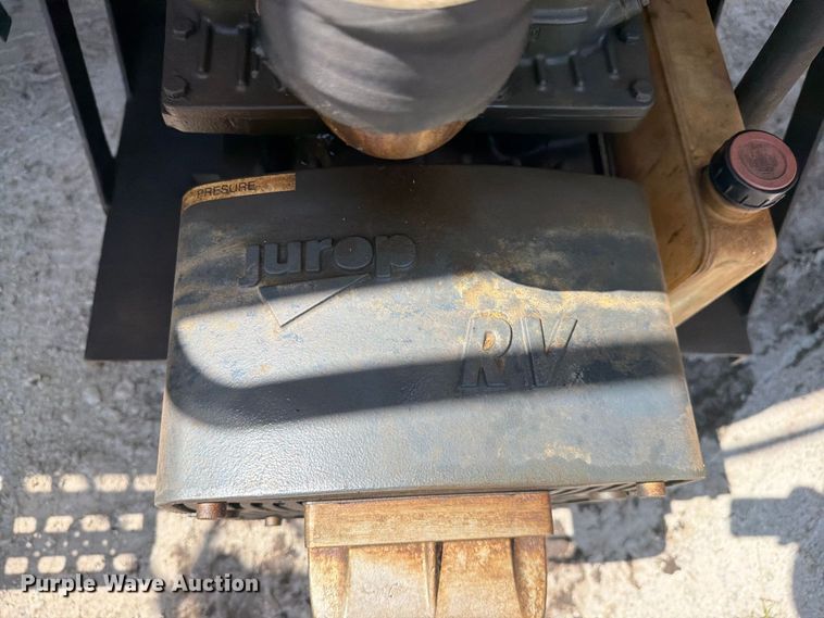 image for item DV7332 2004 Sterling Truck L9500 Series vacuum truck