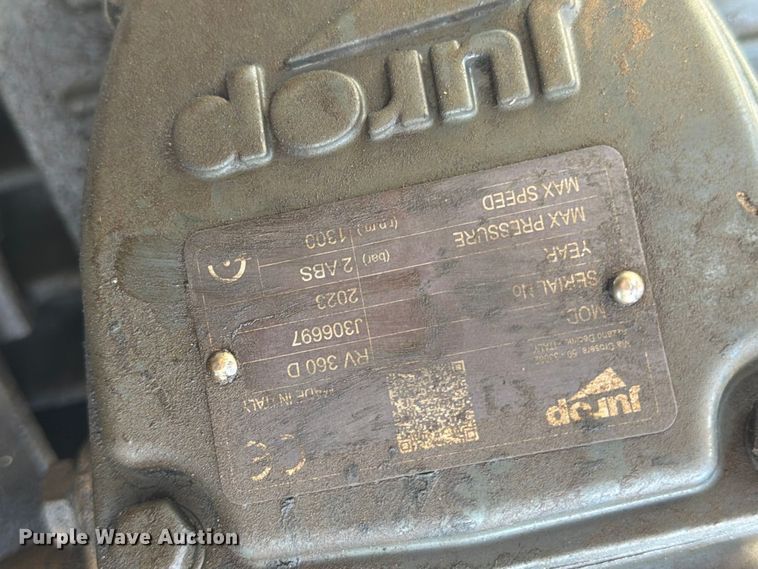 image for item DV7332 2004 Sterling Truck L9500 Series vacuum truck