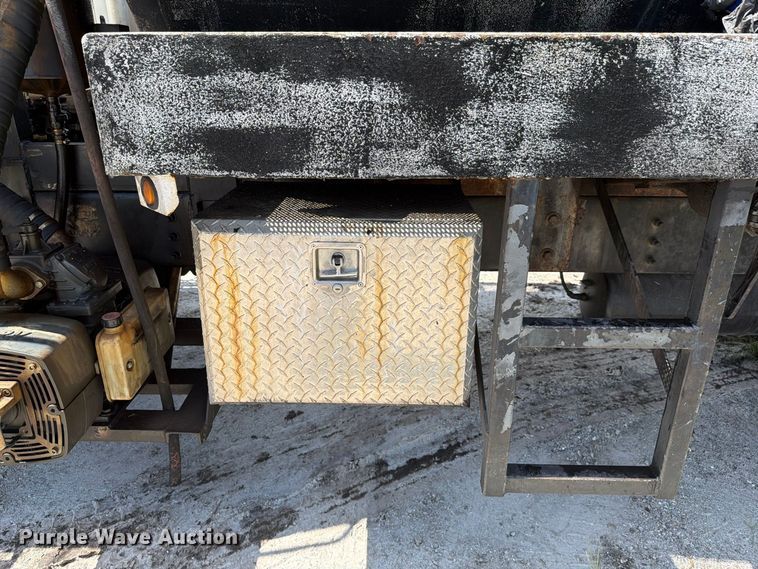 image for item DV7332 2004 Sterling Truck L9500 Series vacuum truck