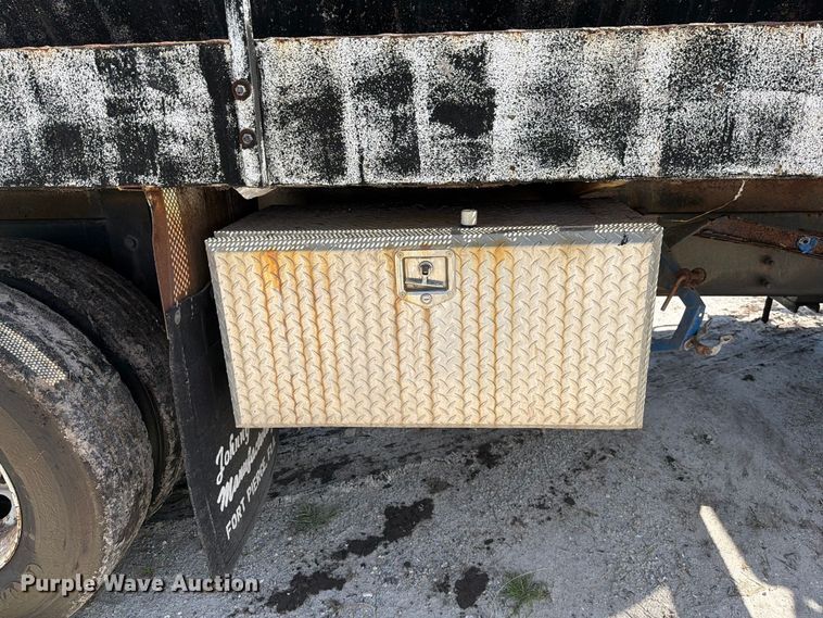 image for item DV7332 2004 Sterling Truck L9500 Series vacuum truck
