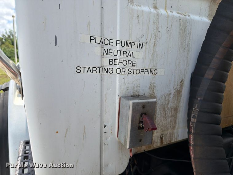 image for item DV7332 2004 Sterling Truck L9500 Series vacuum truck