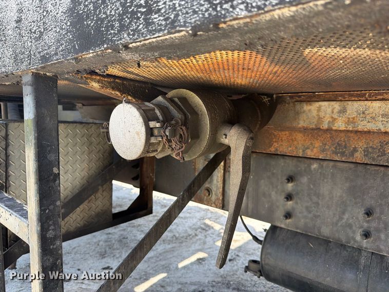 image for item DV7332 2004 Sterling Truck L9500 Series vacuum truck