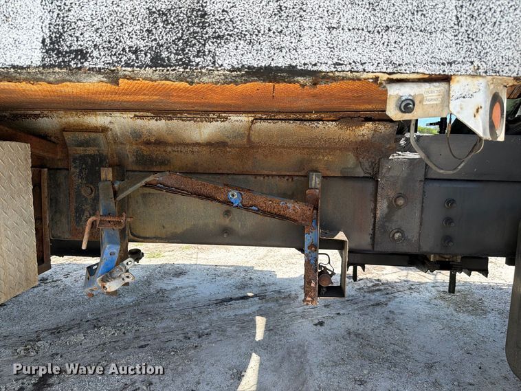 image for item DV7332 2004 Sterling Truck L9500 Series vacuum truck