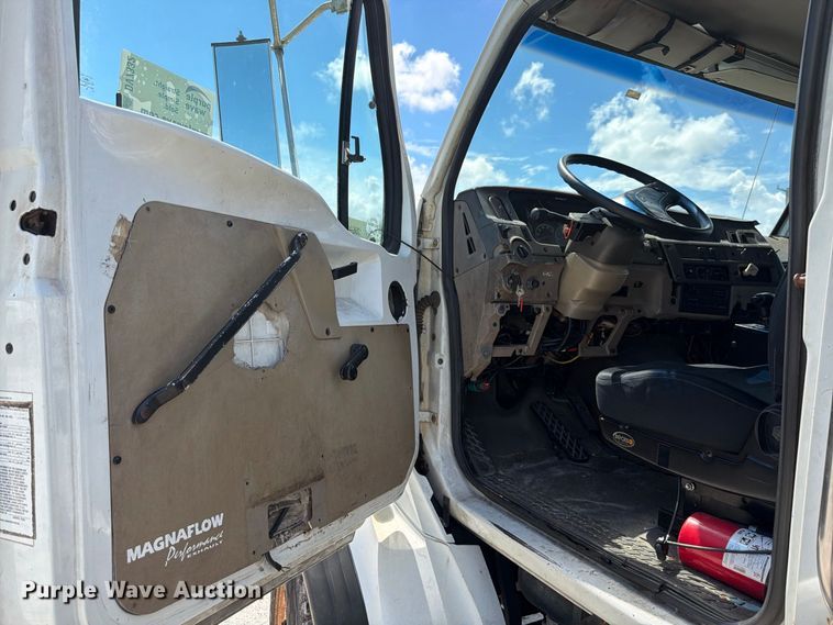 image for item DV7332 2004 Sterling Truck L9500 Series vacuum truck