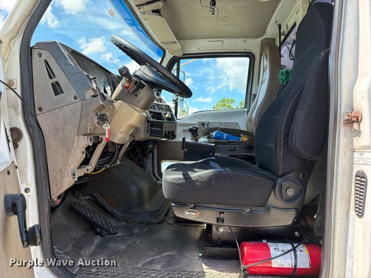 image for item DV7332 2004 Sterling Truck L9500 Series vacuum truck
