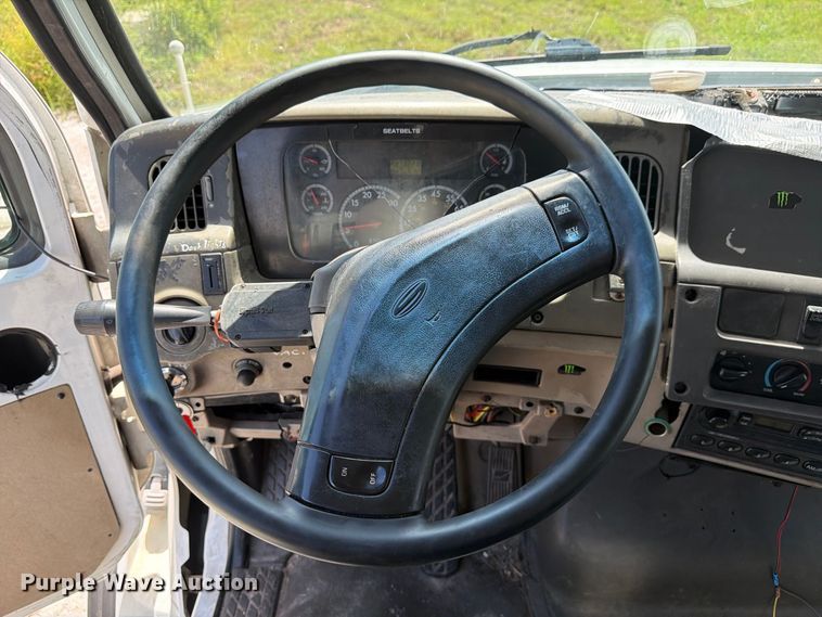 image for item DV7332 2004 Sterling Truck L9500 Series vacuum truck