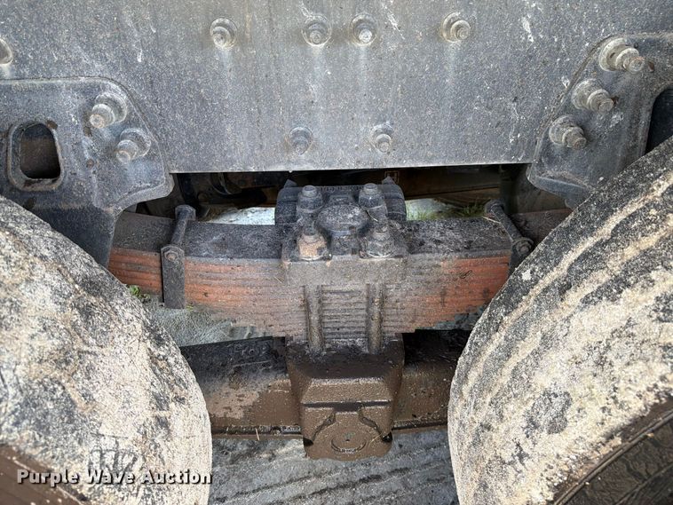 image for item DV7332 2004 Sterling Truck L9500 Series vacuum truck