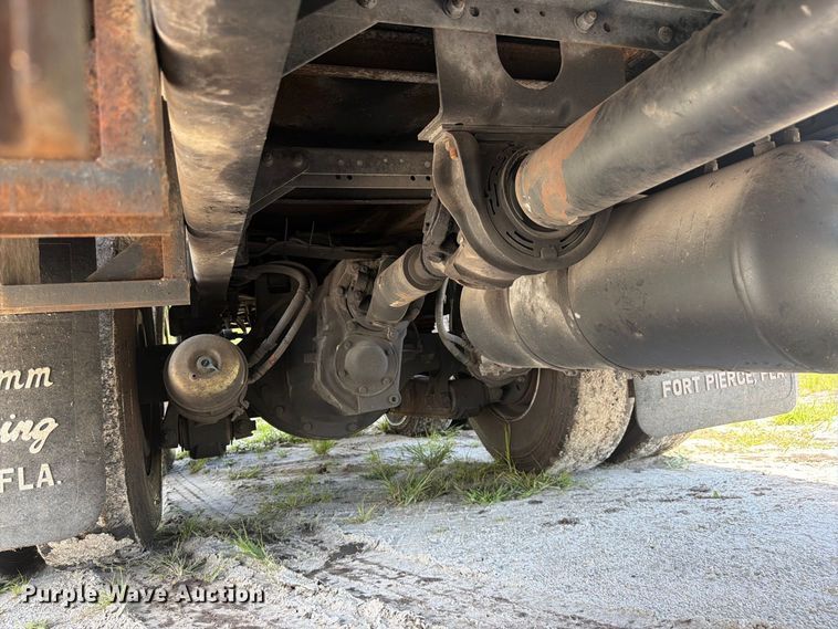 image for item DV7332 2004 Sterling Truck L9500 Series vacuum truck