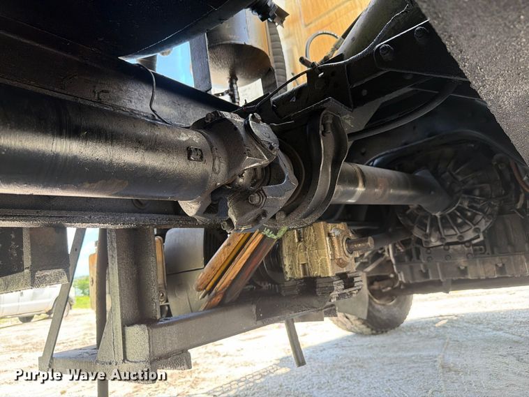 image for item DV7332 2004 Sterling Truck L9500 Series vacuum truck