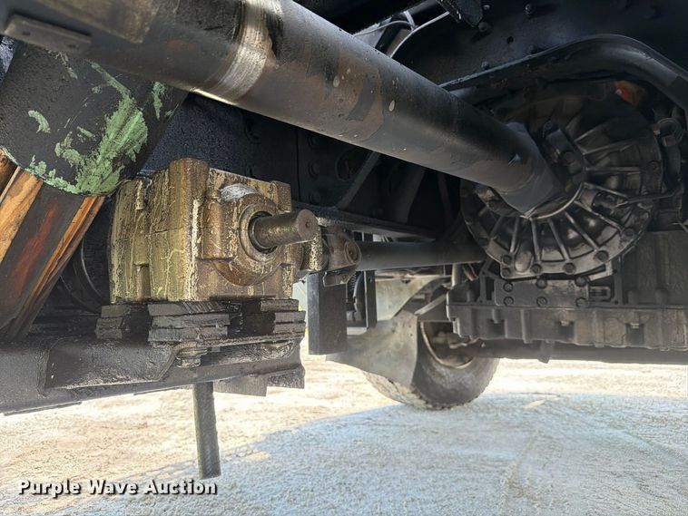 image for item DV7332 2004 Sterling Truck L9500 Series vacuum truck