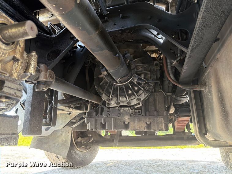 image for item DV7332 2004 Sterling Truck L9500 Series vacuum truck