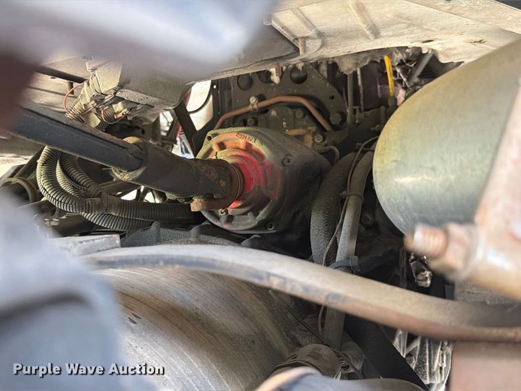image for item DV7332 2004 Sterling Truck L9500 Series vacuum truck