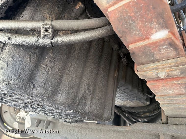 image for item DV7332 2004 Sterling Truck L9500 Series vacuum truck