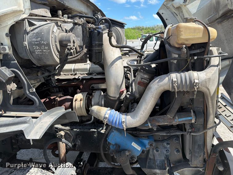 image for item DV7332 2004 Sterling Truck L9500 Series vacuum truck