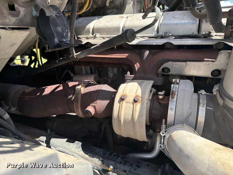 image for item DV7332 2004 Sterling Truck L9500 Series vacuum truck