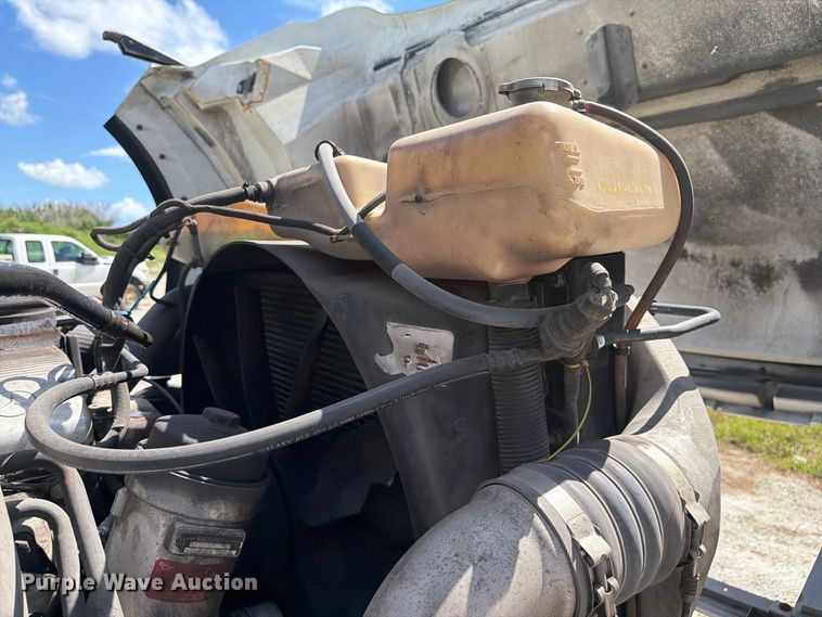 image for item DV7332 2004 Sterling Truck L9500 Series vacuum truck